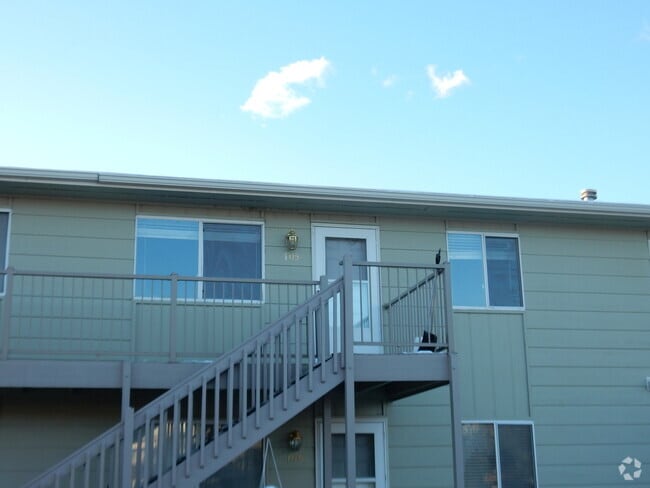 Building Photo - Great 2 Bed 1 Bath 2nd Level Condo in Nort... Unit 105