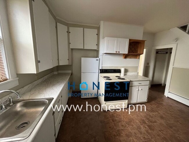 Photo - 8 Lasalle St