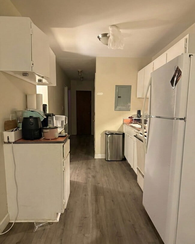 Kitchen - 1800 Jefferson Park Ave Unit 11