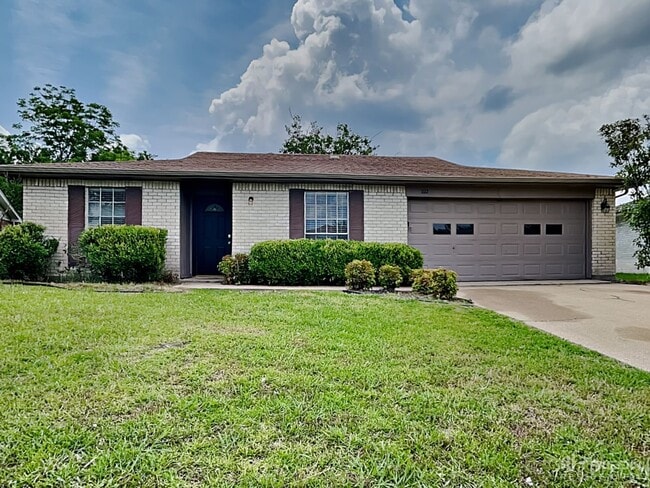 Building Photo - 1612 Chapman Dr Rental