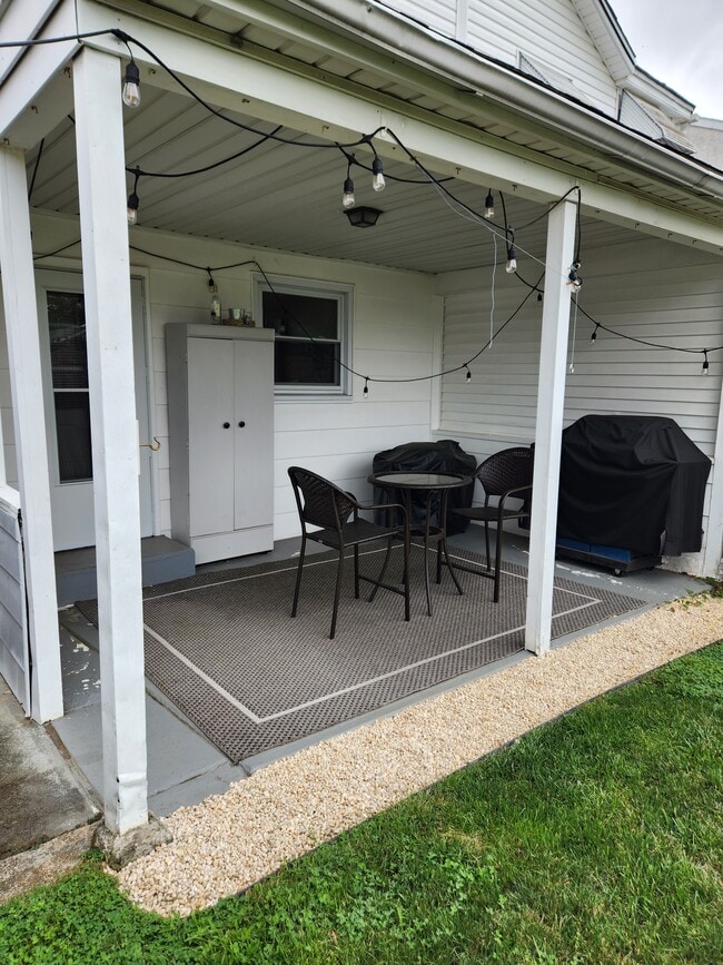 Porche trasero - 212 W 6th Ave