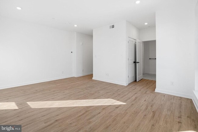 Building Photo - 701-7 Cecil B. Moore Ave Unit 3