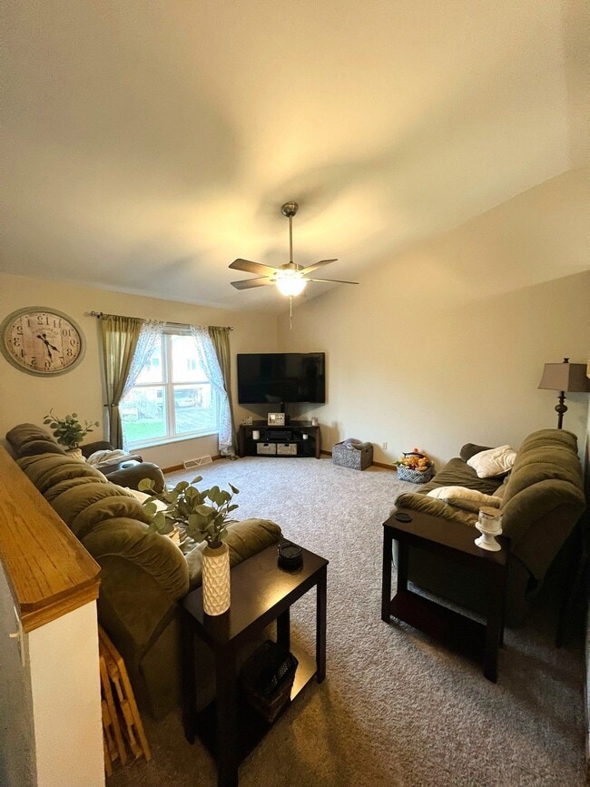 Building Photo - 216 Thomson Ln