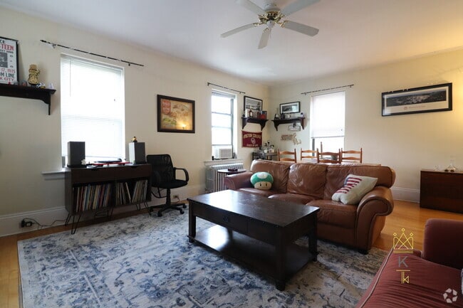 Building Photo - 1090 Beacon St Rental