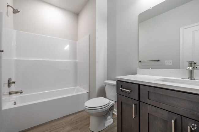 2BR, 2BA - 1148SF - Second Bathroom