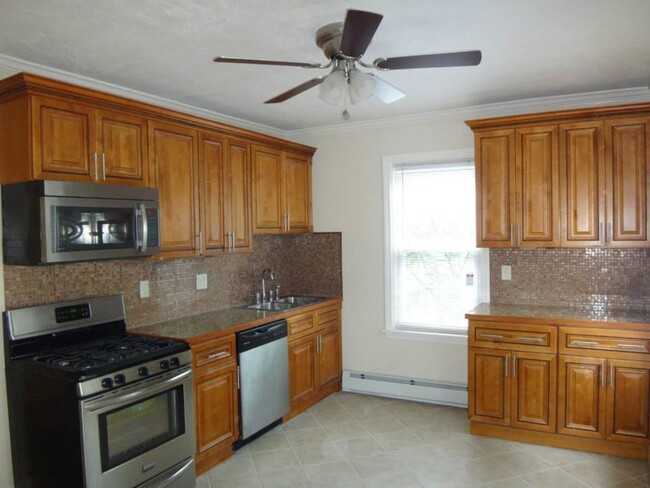 Building Photo - 36 Tyndall Ave Unit 1 Rental
