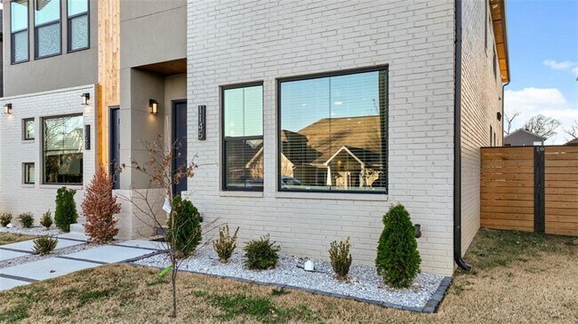 Photo - 1145 NE Monroe St