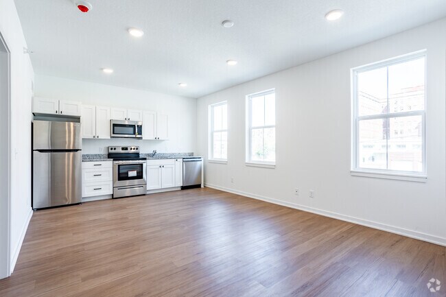 1BR, 1BA - 572SF - Kitchen & Living Room