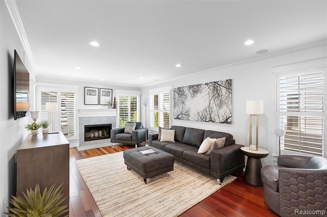 Photo - 691 Wallace St