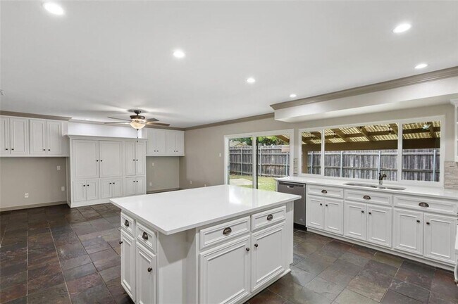 Photo - Spacious 3 Bed Home in The Colony – Fridge, Washer & Dryer Included!