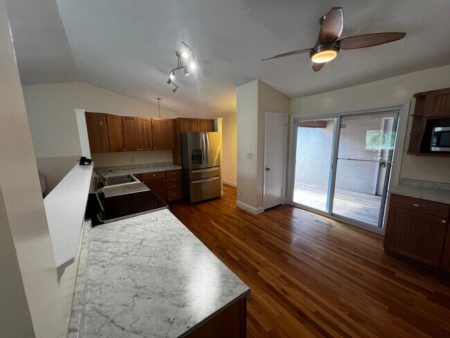 Photo - 10999 Bradshaw St