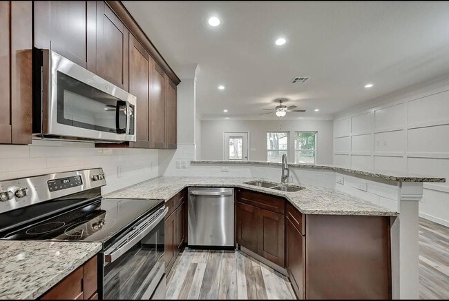 Photo - Spacious Townhome Near Several Parks
