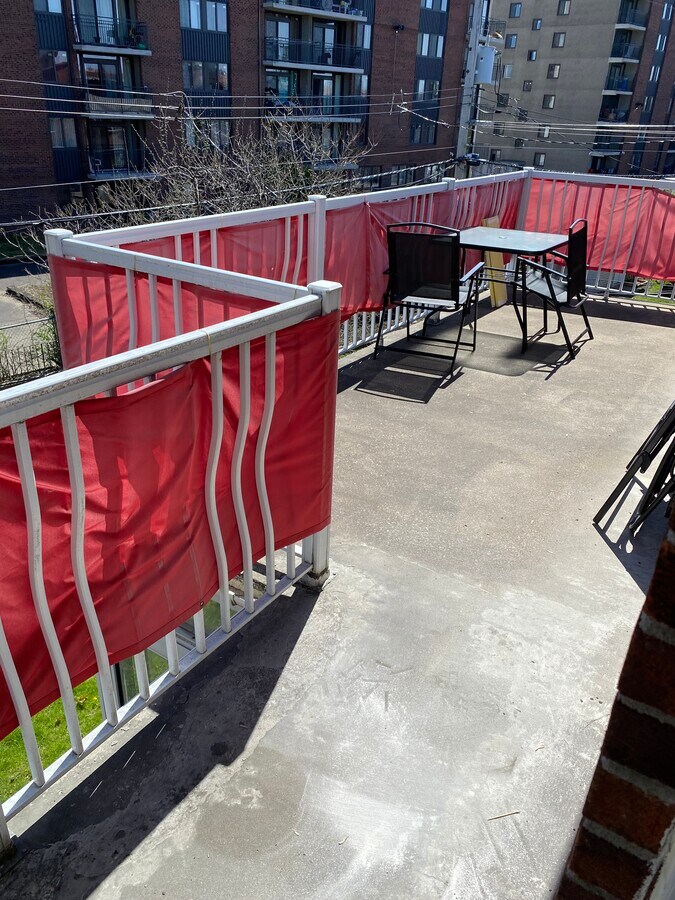 Balcon arrière - 6492 Rue Renoir Unité Fully Renovated Apartment