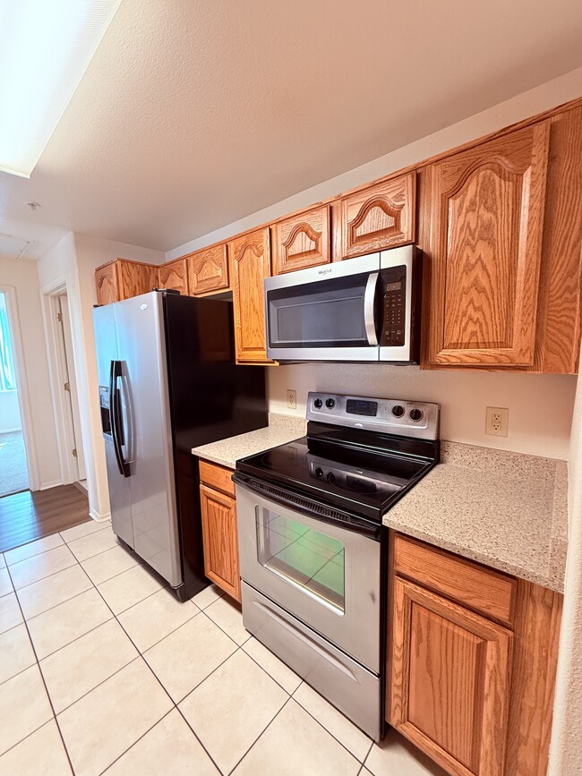 Building Photo - 2550 E River Rd Rental