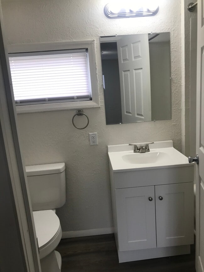 Photo - 1048 N Jefferson St