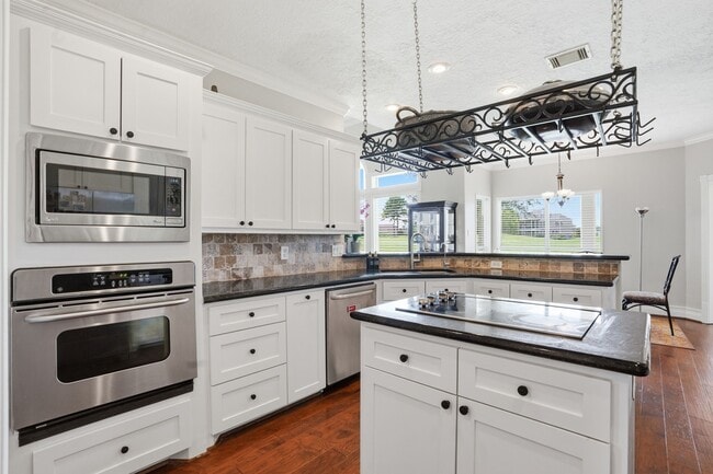 108 Somerton Dr