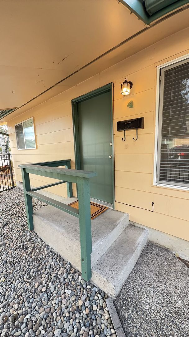 Photo - upgraded 2 bedroom 1 bath condo in downtow... Unit #4