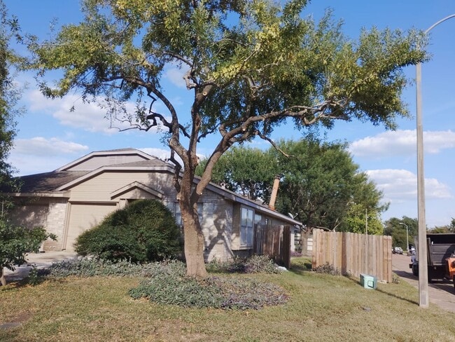 Photo - 1-Story, 3 bedroom Available! Section 8 Ac...