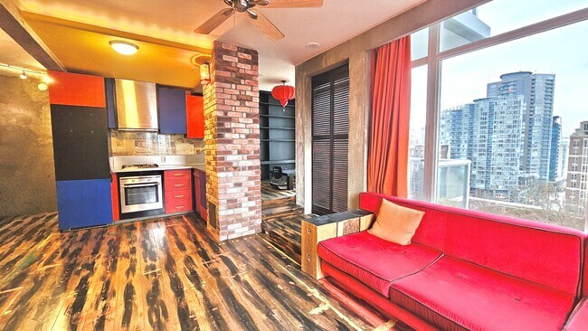 Photo - 480 Robson St