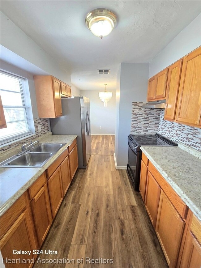 Photo - 502 W Hal McRae Blvd