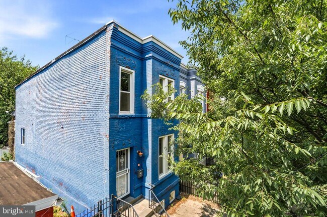 Building Photo - 1102 Trinidad Ave NE