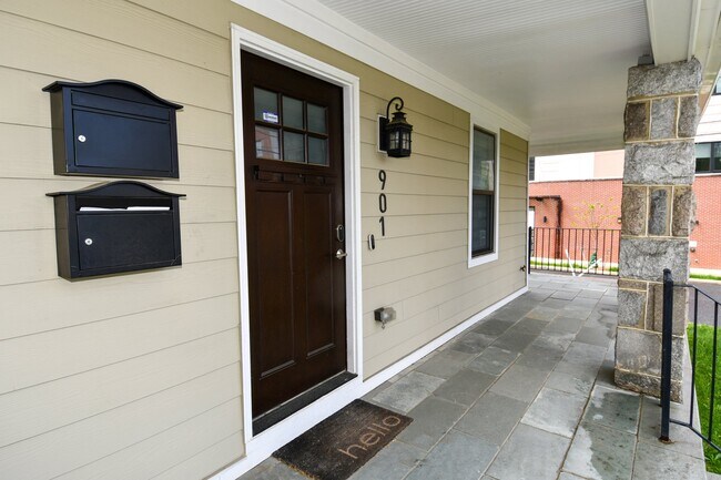 Photo - 901 Lawrence St NE Unit B