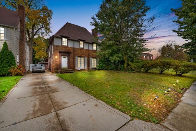 Building Photo - 3474 Daleford Rd Unit Down