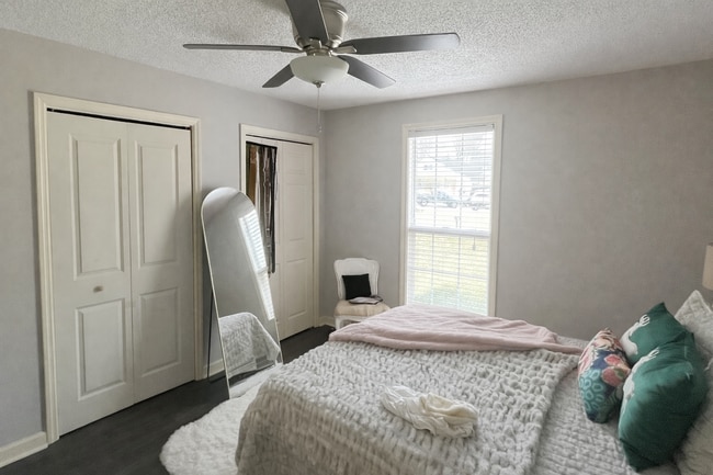 Photo - 1080 Maple Cir