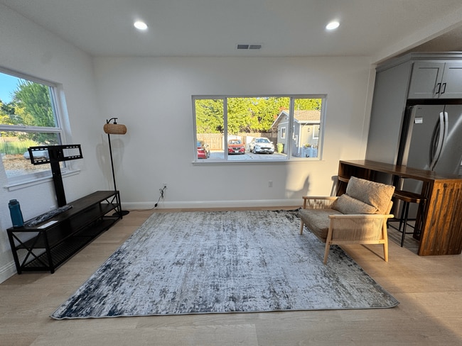 Photo - 1053 Brommer St