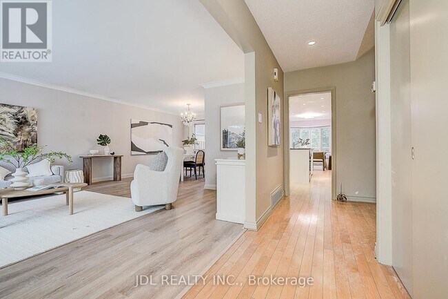 Photo - 87 Munro Blvd