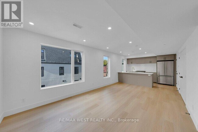 Photo - 502 Atlas Ave