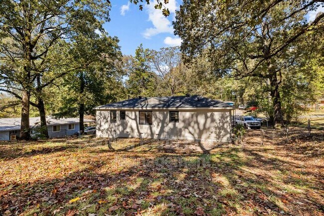 Photo - 405 18th Ave NW