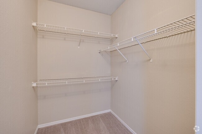 2 habitaciones, 2 baños - 997 pies cuadrados - Armario