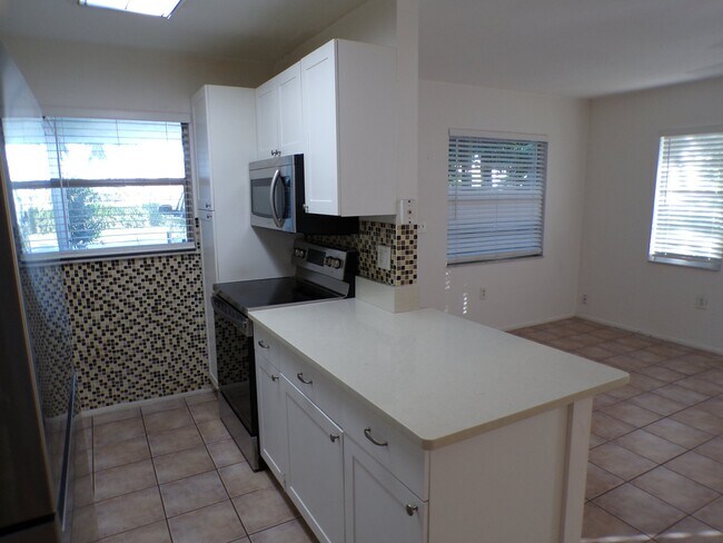 1806 Marcia St Unit 6