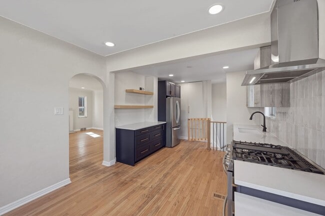 Photo - 665 Krameria St