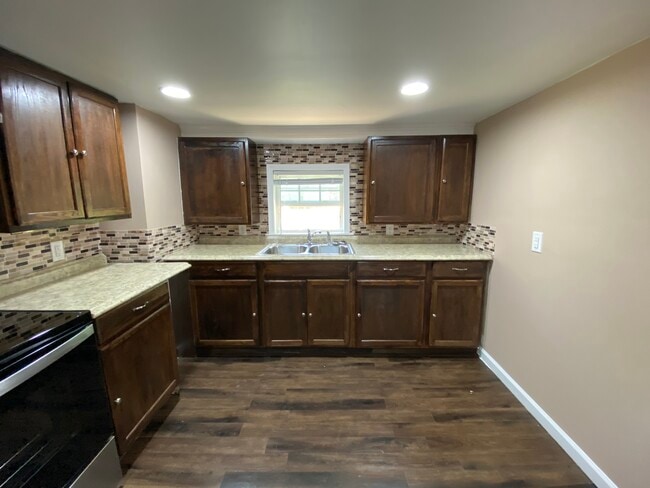 Photo - 207 W Calhoun St Unit 1st floor apt