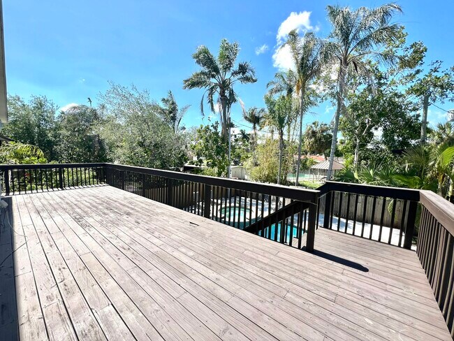 Photo - 3526 Overlook Dr NE