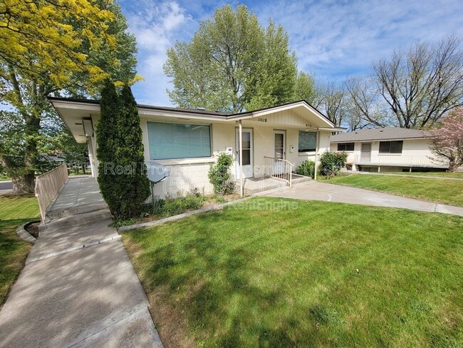 Building Photo - 1702 W 7th Pl Unit B