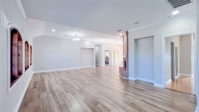 Photo - 6303 Lugary Dr