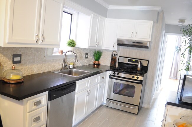 Photo - 709 Bergen St