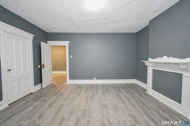 Photo - 122 Hungerford St