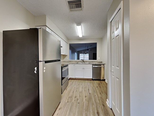 Photo - 530 Scarlet Maple Ct