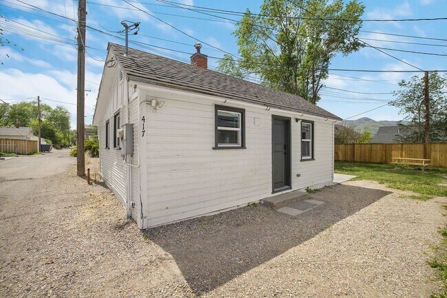 Photo - Halliday Unit 417 E Halliday St