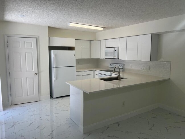 Photo - 2212 White Pine Cir
