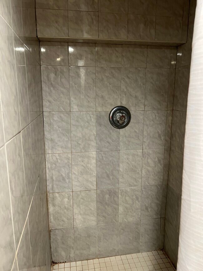 Photo - 280 Rich Ave Unidad 1B