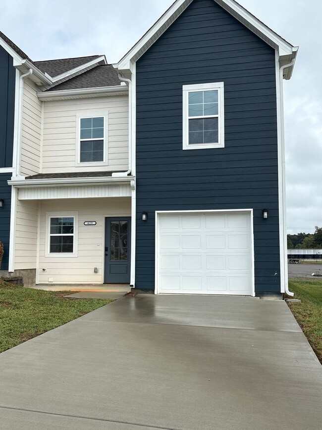 Building Photo - Beautiful New Construction Townhome in She...
