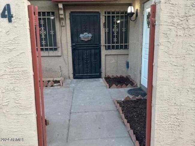 2 Bed 1 Bath Townhouse - 2 Bed 1 Bath Townhouse