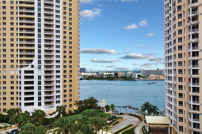 Photo - 540 Brickell Key Dr Unidad 1414