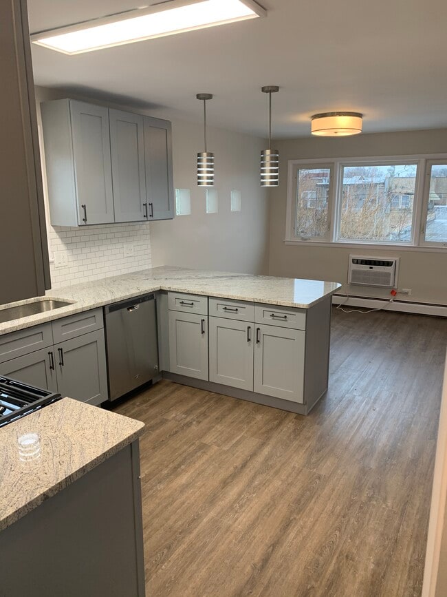 Photo - 5861 W Gunnison St Unidad 1