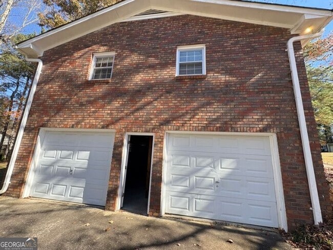 Photo - 2490 Trent Dr NE